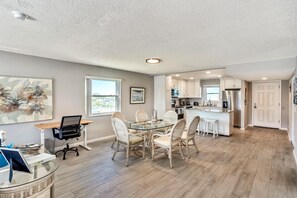 Apartamento, 2 camas individuales (Blind Pass Lagoon Unit 404 Boat Frien) | 2 dormitorios