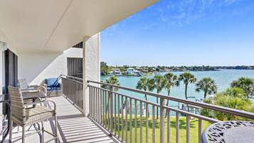 Condo, 2 Twin Beds (Blind Pass Lagoon Unit 404 Boat Frien) | Balcony
