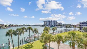 Condo, 2 Twin Beds (Blind Pass Lagoon Unit 404 Boat Frien) | Lake