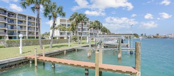 Blind Pass Lagoon Unit 404 Boat Friendly, Pool, Close to it All!