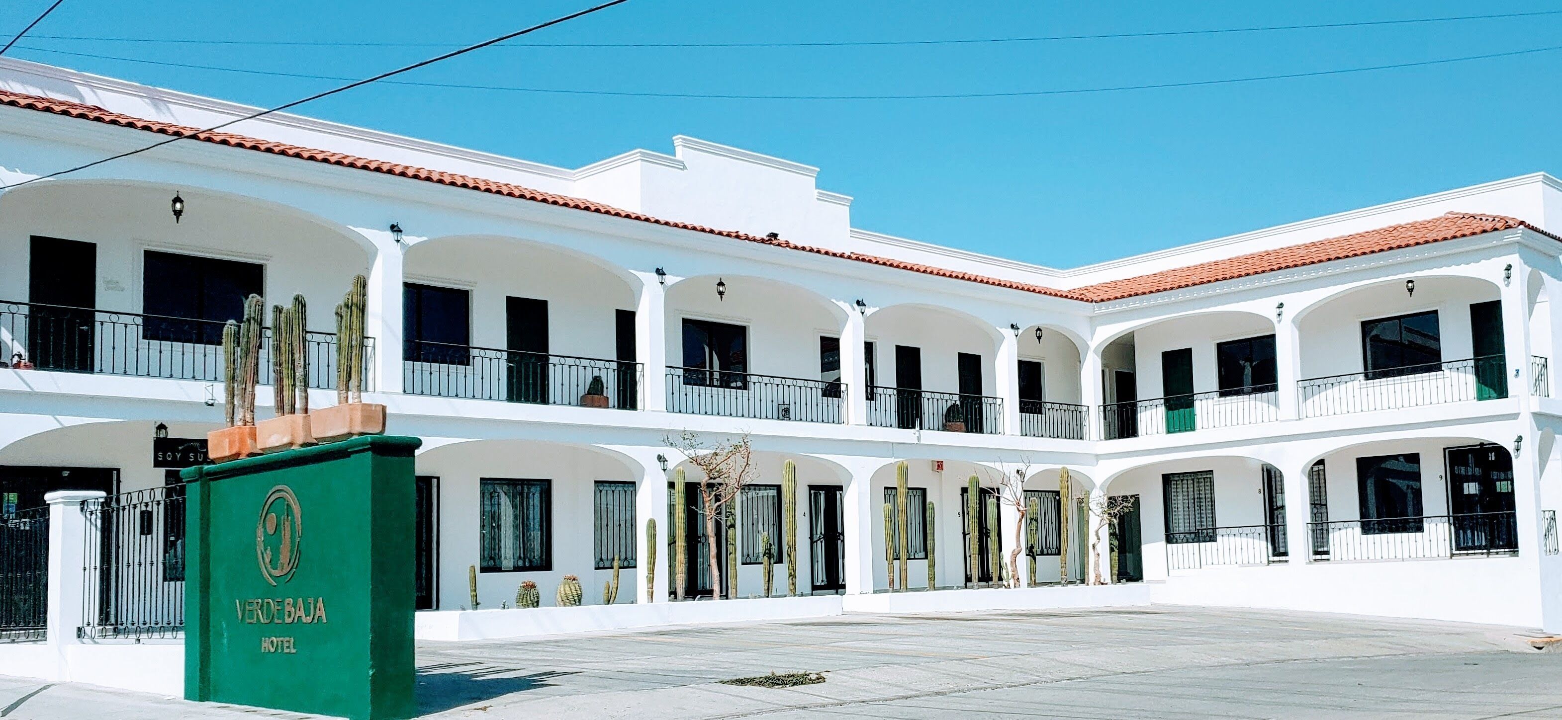 Vista frontal de la propiedad