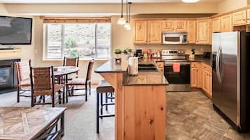 Refrigerador, microondas, horno, placa de cocina