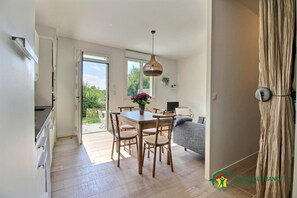 TV, DVD player, books - Mor Glaz - LOCMARIAQUER (LOCMARIAQUER)