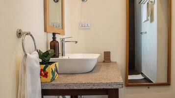 Double with Window Seat | Bathroom | Shower, rainfall showerhead, hair dryer, slippers