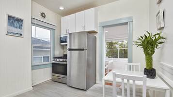 بنتهاوس بريميم | مطبخ خاص | ثلاجة/مجمد بحجم كبير، ميكروويف، فرن، موقد طهي مسطح