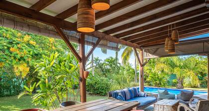 Villa Sereine, 3 bedrooms with pool and wooden deck, near surf spot