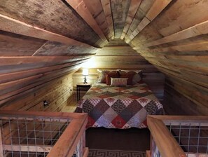 2 bedrooms, iron/ironing board, free WiFi, bed sheets - Ebenezer Cabin-Private Hot Tub, cozy Cabin w/ Loft (Sugar Grove)