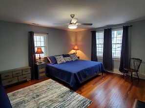 3 bedrooms, desk, iron/ironing board, free WiFi