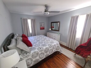 3 bedrooms, desk, iron/ironing board, free WiFi