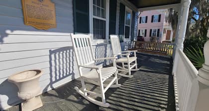 1860 House In the Heart of Downtown