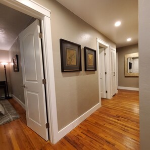 Interior - Mountain Oaks Lodge hot tub and mountain adventure (Dunsmuir)