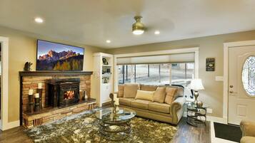 Smart TV, fireplace, DVD player, books