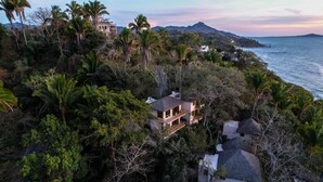 A coastal property with multiple buildings surrounded by dense tropical vegetation and a view of the sea. - La Joya Sayulita (Sayulita)