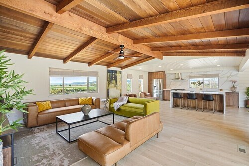 Serene estate, an entertainer's paradise