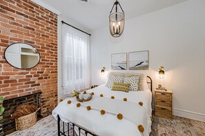 4 室のベッドルーム、デスク、旅行用ベビーベッド、WiFi (無料)