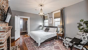 4 bedrooms, desk, travel cot, free WiFi