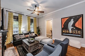 スマートテレビ、テレビゲーム、ビデオライブラリ