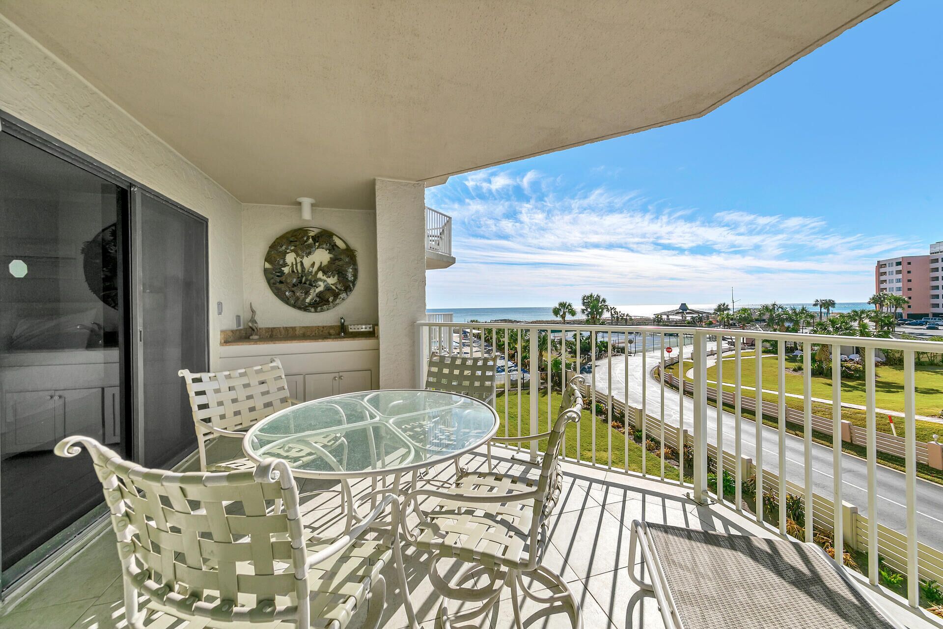 Inlet Reef 215 - Spacious condo with complimentary seasonal beach service & great water views