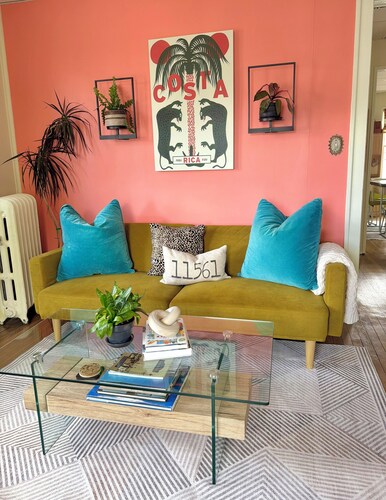 Private 2nd story apartment in the heart of Long Beach- Pura Vida!