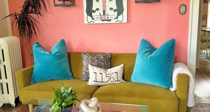 Private 2nd story apartment in the heart of Long Beach- Pura Vida!