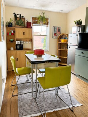 A kitchen with a dining table, chairs, a refrigerator, and various kitchen appliances. - Private 2nd story apartment in the heart of Long Beach- Pura Vida! (Long Beach)