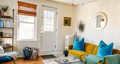 Private 2nd story apartment in the heart of Long Beach- Pura Vida!