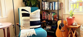 Private 2nd story apartment in the heart of Long Beach- Pura Vida!