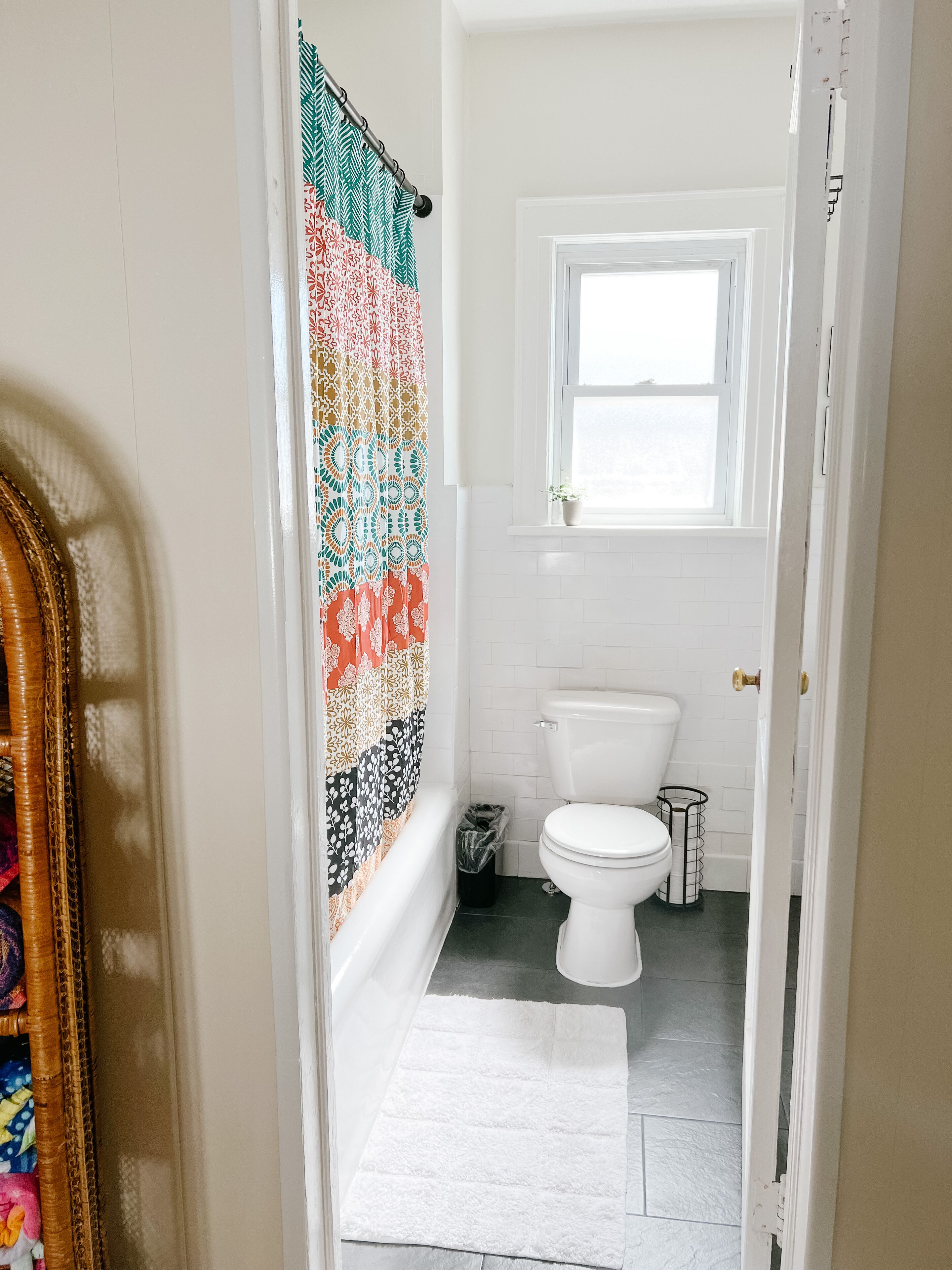 Combined shower/tub, hair dryer, towels, soap