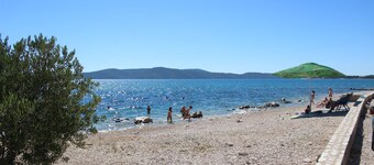 NEW Holliday Apartment A2+2, Family house, garden pool, terase, wi-fi