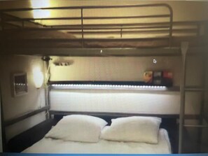 1 makuuhuone, silitysrauta/-lauta, ilmainen Wi-Fi, vuodevaatteet