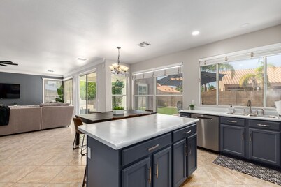 Perfect winter getaway home {Heated POOL, SPA, BBQ, PUTTING GREEN}