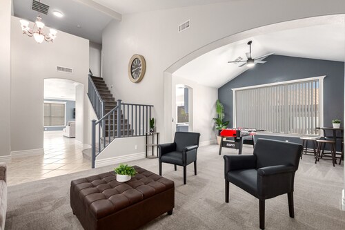 Perfect winter getaway home {Heated POOL, SPA, BBQ, PUTTING GREEN}