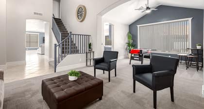 Perfect winter getaway home {Heated POOL, SPA, BBQ, PUTTING GREEN}