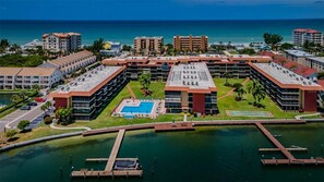 Exterior - Water front 2b, 2ba condo with white-sand beach across the street (Indian Shores)