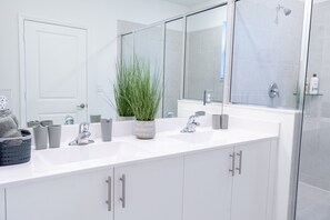 Bathtub, hair dryer, bidet, towels