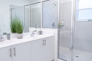 Bathtub, hair dryer, bidet, towels