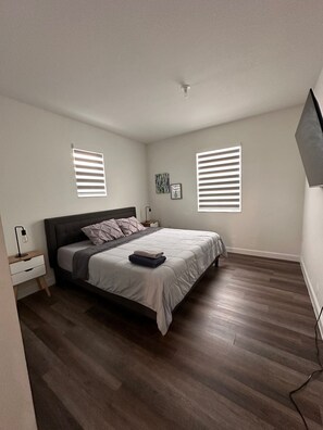 4 bedrooms, desk, iron/ironing board, free WiFi