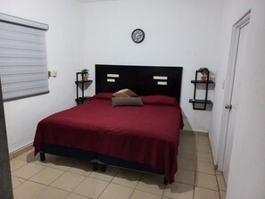 2 bedrooms, free WiFi, bed sheets - Family home with pool. (Colima)