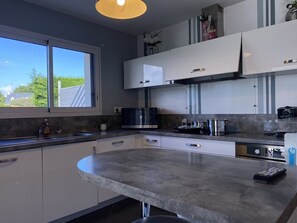 Fridge, oven, dishwasher, toaster - Beautiful modern house located in Erquy, with a private swimming pool. (ERQUY)