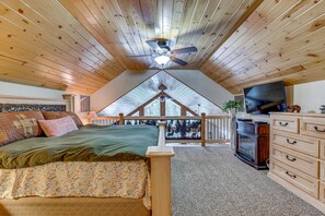 3 bedrooms, WiFi, bed sheets - Updated Garden Valley Home w/ Fire Pit & Game Room (Garden Valley)