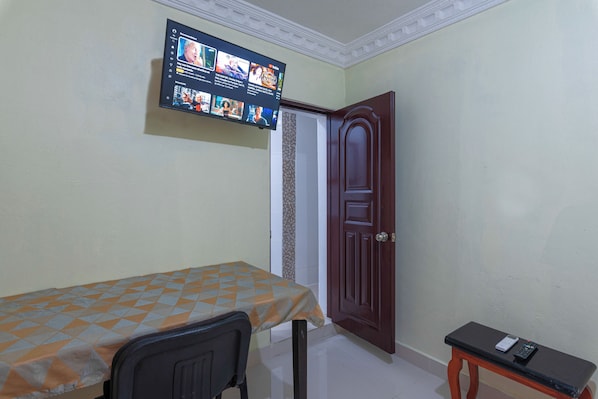 Interior - Budget Single Room in Corales del Sur (Santo Domingo Este)