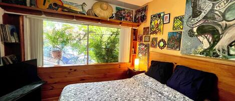 1 quarto, escrivaninha, ferros/tábuas de passar roupa, Wi-Fi de cortesia