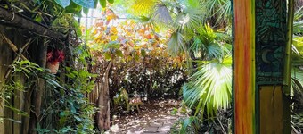 Secluded Bungalow Oasis & Sanctuary garden between Miami & Keys