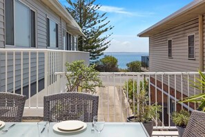 Outdoor dining - Moana Blue at Shoal Bay (Shoal Bay)