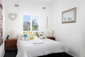 1 bedroom, iron/ironing board, free WiFi, bed sheets - Moana Blue at Shoal Bay (Shoal Bay)