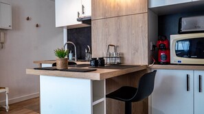 Frigorifero, microonde, forno, macchina per tè/caffè