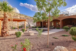 Exterior - 60-acre custom home with breathtaking views of city of Las Cruces & Organs! (Las Cruces)