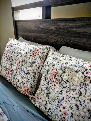 1 bedroom, desk, iron/ironing board, free WiFi - Quality, functional, family friendly, wheelchair accessable! (Atlanta)