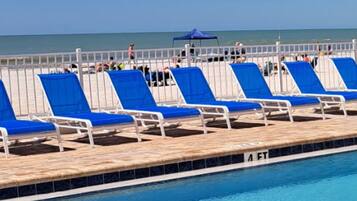 Piscina all'aperto, una piscina riscaldata