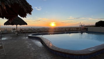 Piscina all'aperto, una piscina riscaldata
